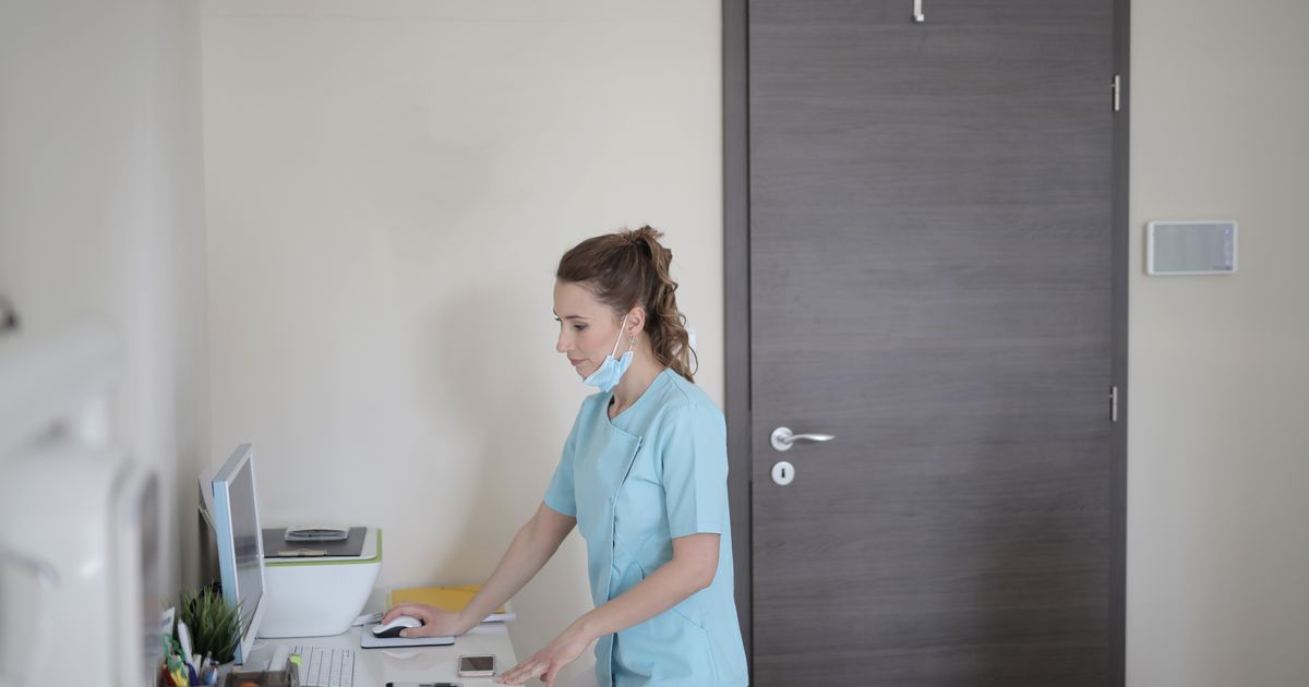 Desk Job Health: 7 Simple Habits to Avoid Back Pain