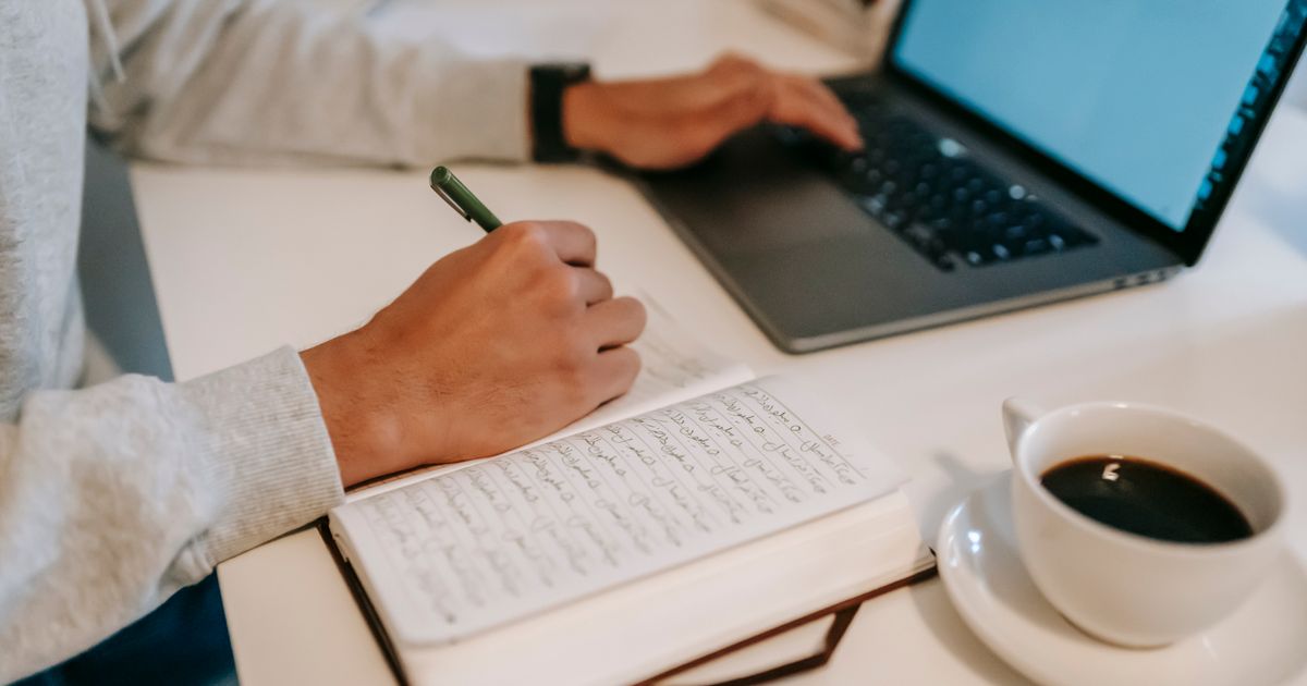 How to Write Affiliate Product Reviews That Convert (and Stay Honest)