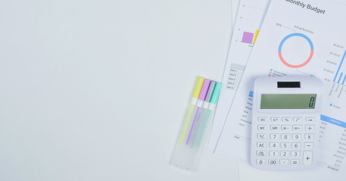 How to Make a Monthly Budget That Actually Works (The 50/30/20 Rule)